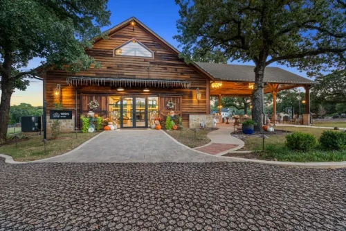 1-Blue-Moon-Barndo-10501-Fincher-Rd-1-Custom-home-builder-in-Argyle-TX
